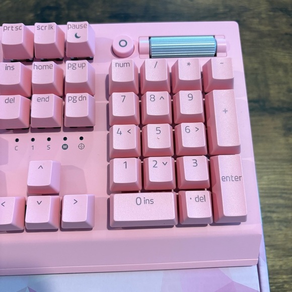 Razer BlackWidow V3 Quartz Keyboard with RGB Lighting - Picture 5 of 10